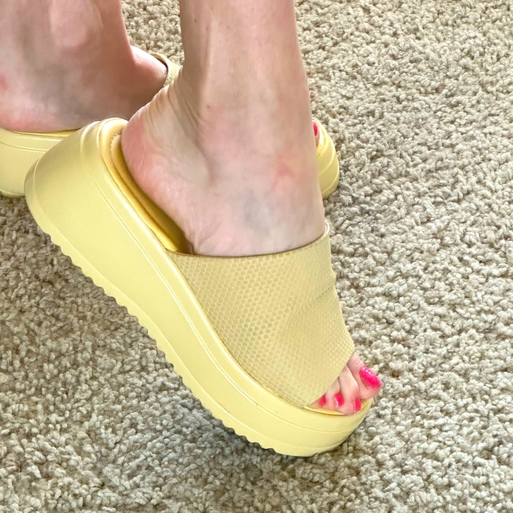 stitching Yellow platform leather sandals slides shoes sz 38 US 7-8 EUC
